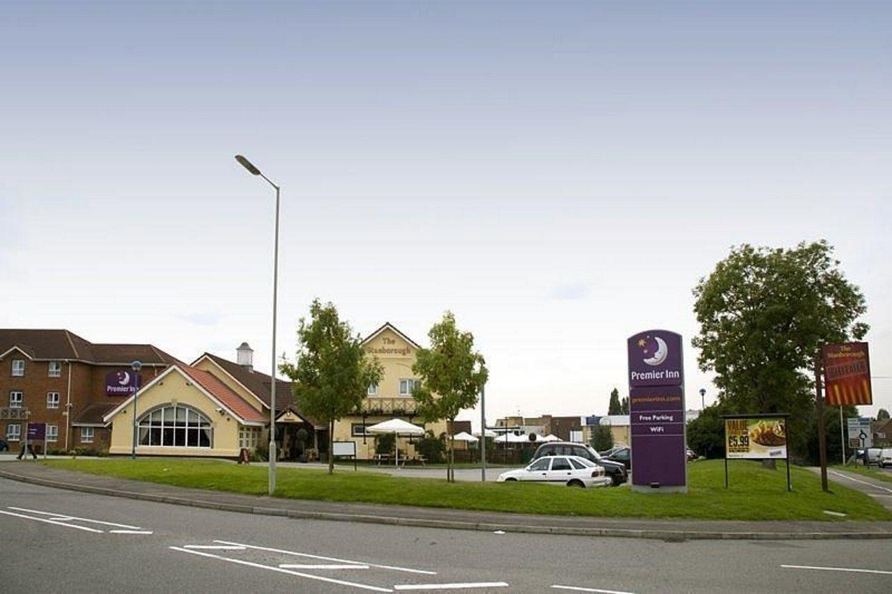 Premier Inn Вэлвин Гарден Сити Экстерьер фото
