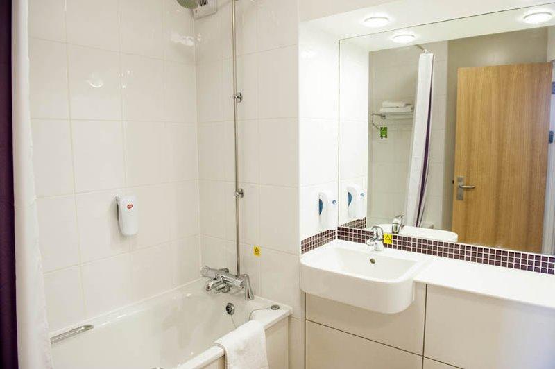 Premier Inn Вэлвин Гарден Сити Экстерьер фото