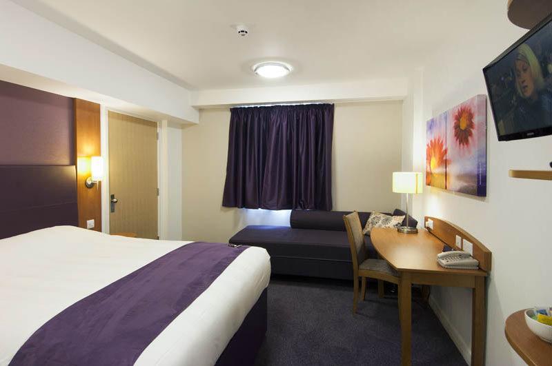 Premier Inn Вэлвин Гарден Сити Экстерьер фото